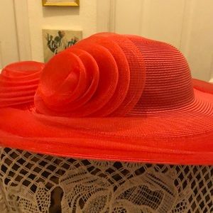 Perfect Sunday red hat.